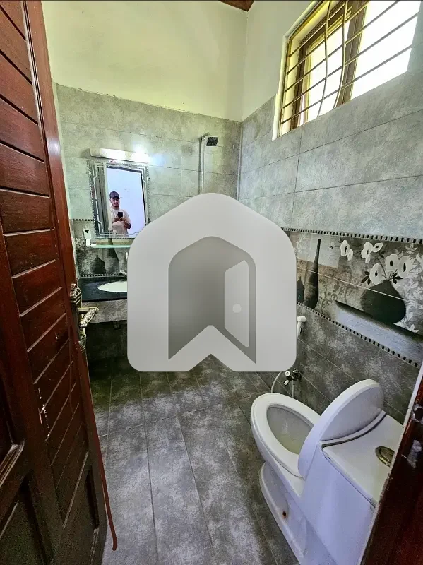 7 Marla Ground Floor Near Kashmir Highway Gas Electric Separate Boring Parking Available G-13/1, photo 15
