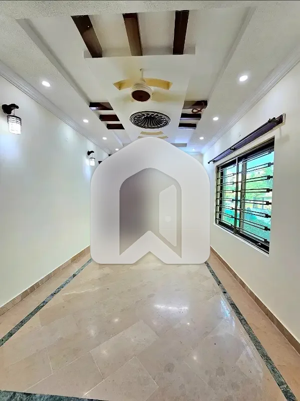 7 Marla Ground Floor Near Kashmir Highway Gas Electric Separate Boring Parking Available G-13/1, photo 6