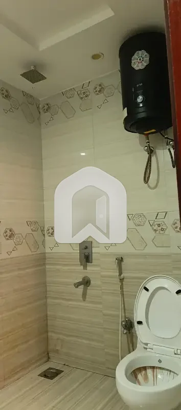 1750 SQ FT OFFICE SPACE AVAILABLE FOR RENT IN GULBERG GREEN ISLAMABAD, photo 11