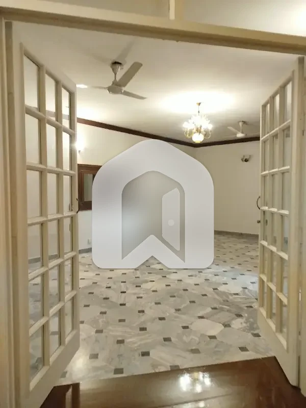 uper portion for rent 3 Bed 3 Bath TV lounge DD Marble flooring servent room bath kitchen, photo 13