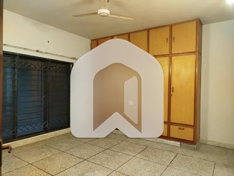 uper portion for rent 3 Bed 3 Bath TV lounge DD Marble flooring servent room bath kitchen, photo 6