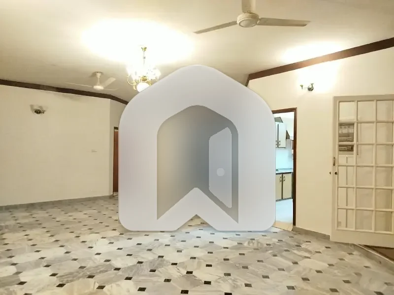 uper portion for rent 3 Bed 3 Bath TV lounge DD Marble flooring servent room bath kitchen, photo 7
