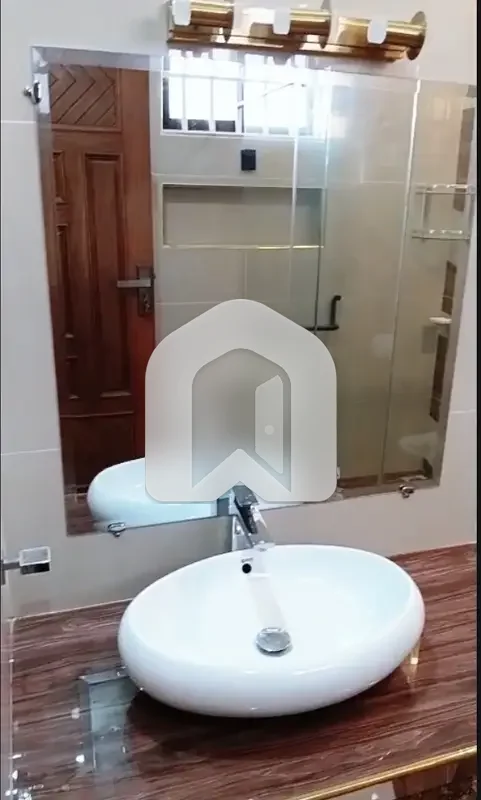 10 Marla Upper Portion Available For Rent., photo 14