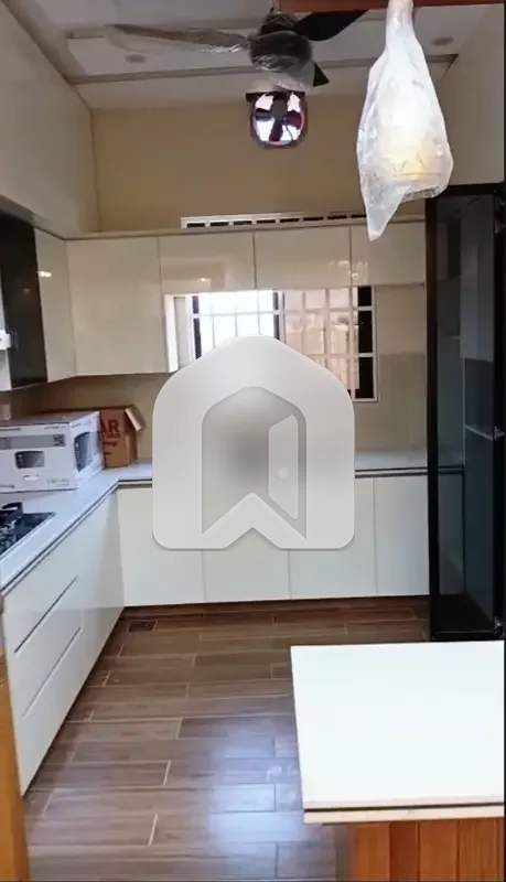 10 Marla Upper Portion Available For Rent., photo 13