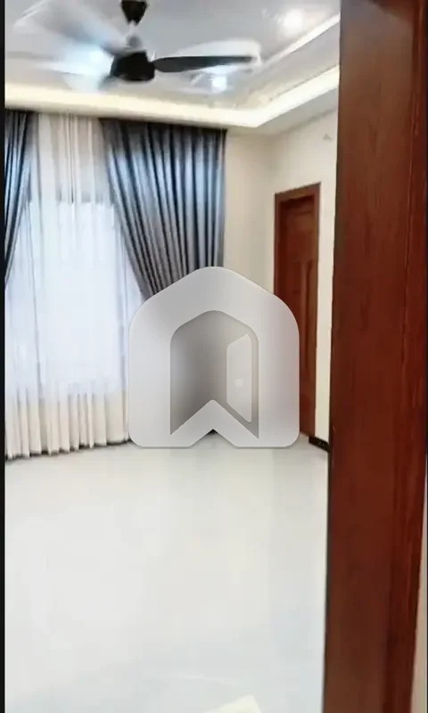 10 Marla Upper Portion Available For Rent., photo 9