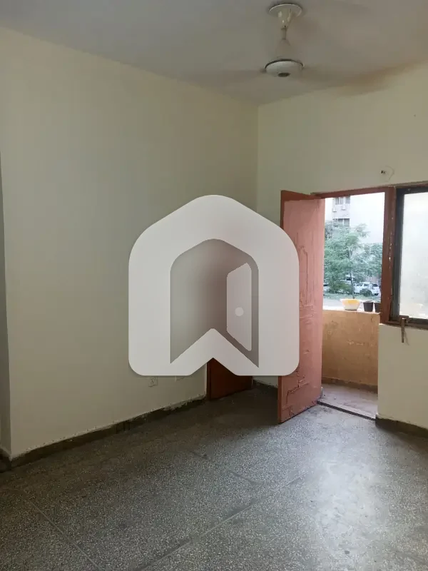 G11PHA FLAT FOR RENT 1ST FLOOR PRIME LOCTION ., photo 6