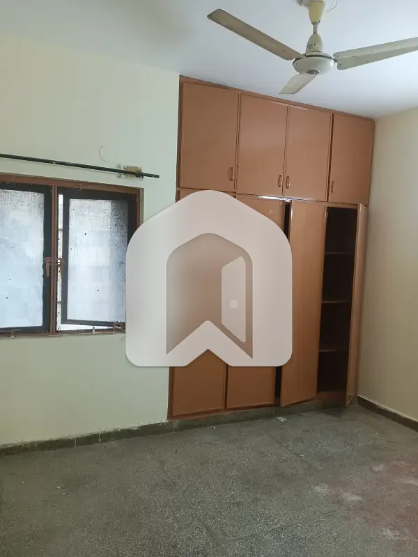 G11PHA FLAT FOR RENT 1ST FLOOR PRIME LOCTION ., photo 8