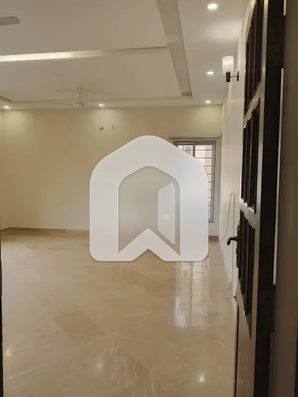 666 Sq. Yards Luxurious Independent Upper Portion for Rent in F11 Islamabad, photo 21