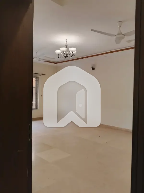 666 Sq. Yards Luxurious Independent Upper Portion for Rent in F11 Islamabad, photo 18