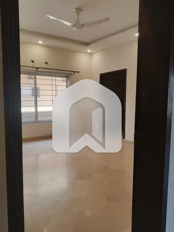 666 Sq. Yards Luxurious Independent Upper Portion for Rent in F11 Islamabad, photo 9