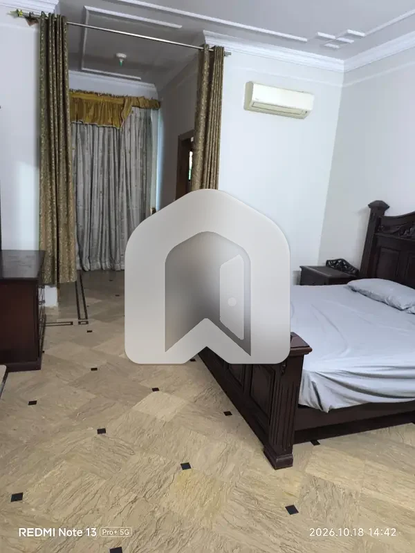 Uper Portion 3 Bed 3 Bath TV Lounge DD Marble Flooring Separate Gate, photo 10