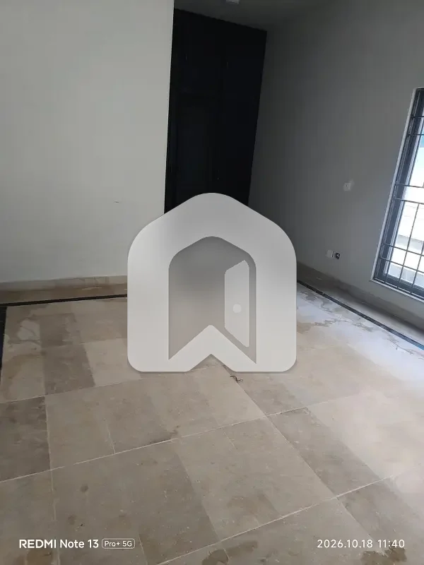 Uper Portion 3 Bed 3 Bath TV Lounge DD Marble Flooring Separate Gate, photo 7