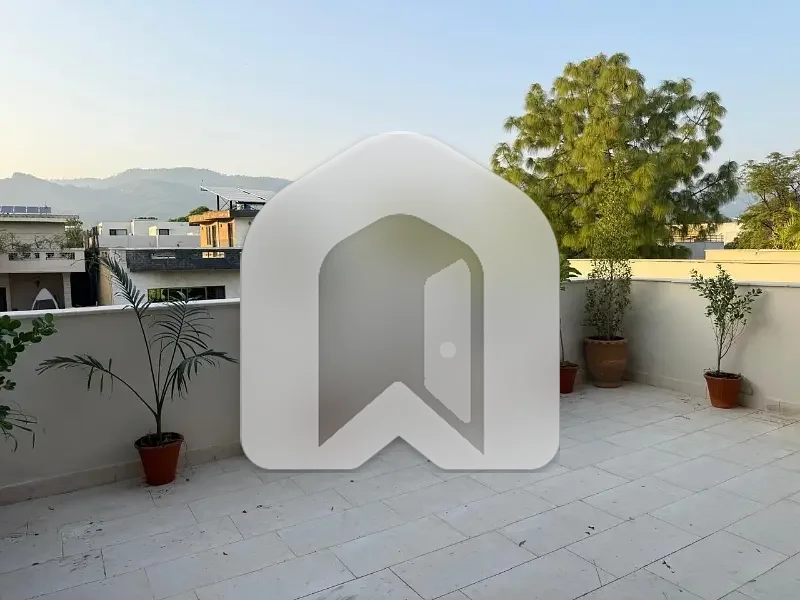 LUXURY RENOVATED & FULLY FURNISHED UPPER PORTION FOR RENT, photo 9