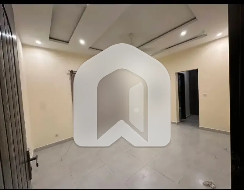 uppar portion separate portion for rent with solar installed of 15 KVA