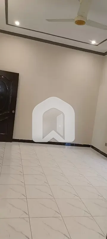 1 Kanal Portion available in B17, if anyone wants it for rent, please contact us., photo 14