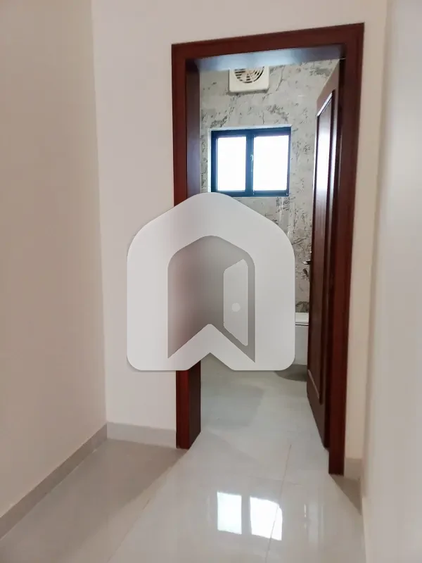 Beautiful Brand New Luxury 4 Bedroom Upper Portion For Rent In F-10 Separate Gate Prime VIP Location, photo 9
