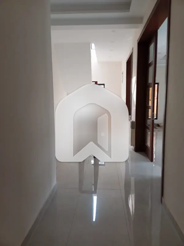 Beautiful Brand New Luxury 4 Bedroom Upper Portion For Rent In F-10 Separate Gate Prime VIP Location, photo 17