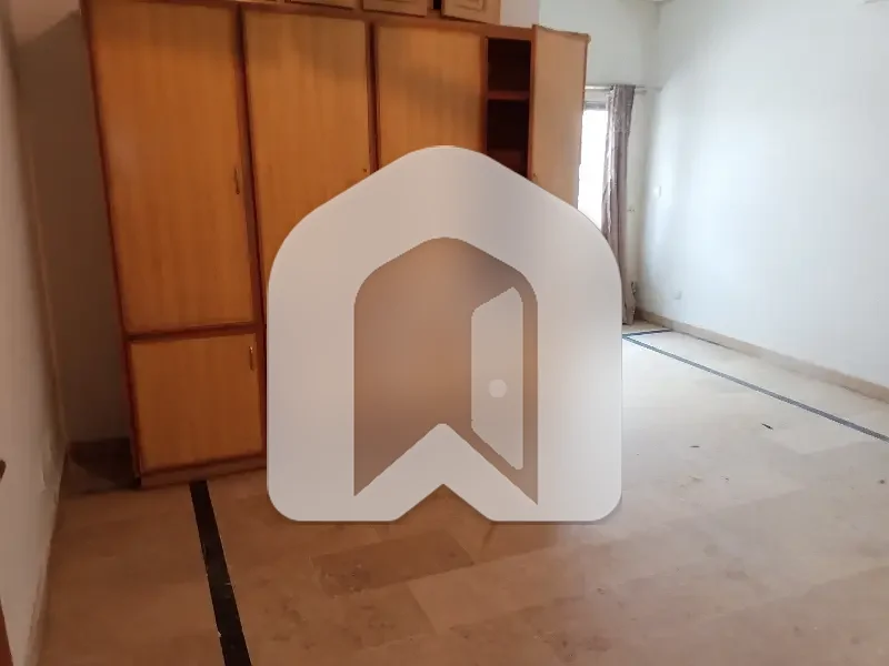 *G,10/? 14 MARLA CORNER GROUND PORTION FOR RENT 3 BED ATTACHED BATH DD TVL MARBLE FLOOR BEST LOCATION NAYER TO PARK MASQUE MARKET RENT 2 LAC IMTIAZ,03335241734*, photo 8