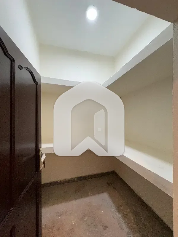 Beautiful Brand New Upper Portion, photo 7