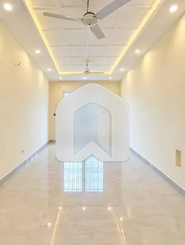 Beautiful Brand New Upper Portion, photo 8