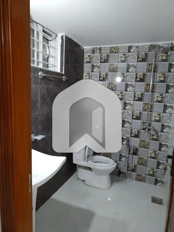 2 Bedroom Mumty Portion Available For Rent in Soan Garden A block Bijli Separate wapda meter prime location Required small family, photo 6