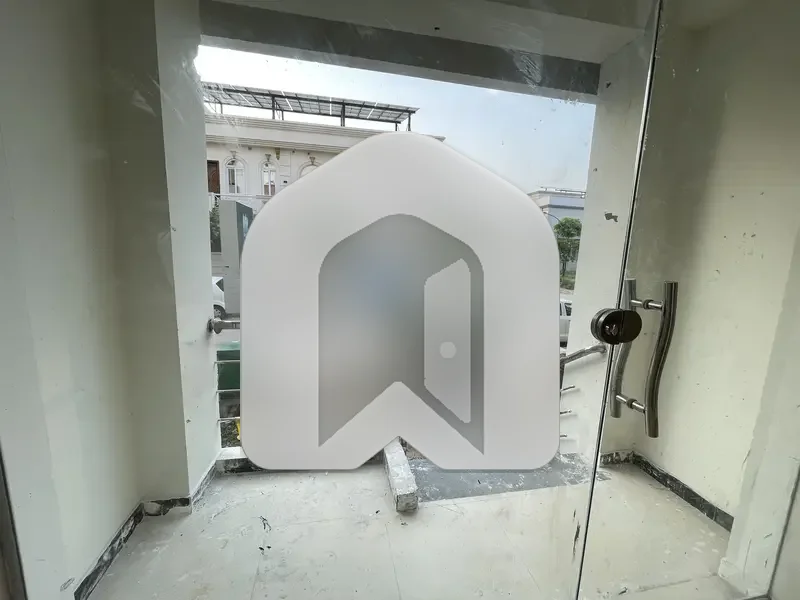 300 Square Feet Shop Ideally Situated In Top City 1 - Block B, photo 10