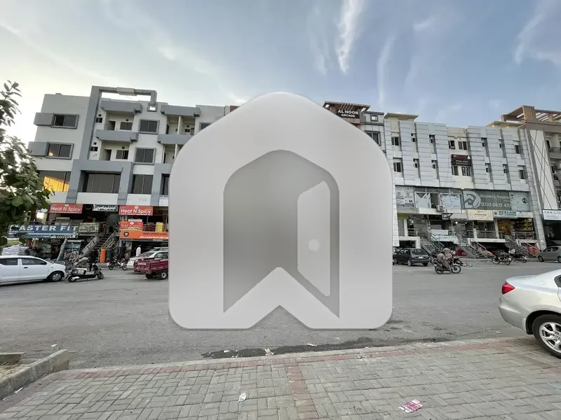 300 Square Feet Shop Ideally Situated In Top City 1 - Block B, photo 5