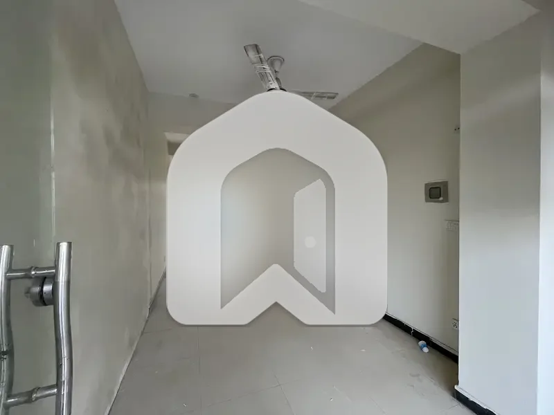300 Square Feet Shop Ideally Situated In Top City 1 - Block B, photo 8