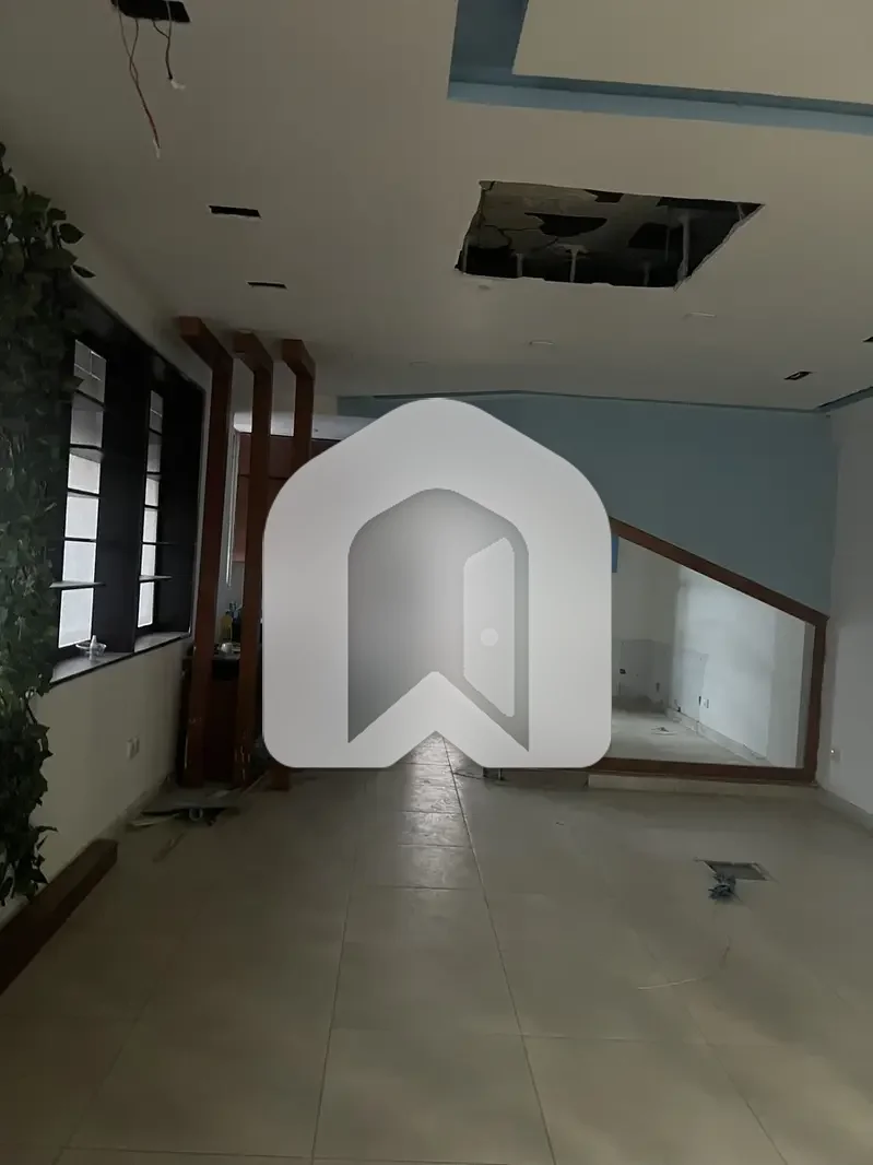 Beautiful corner fully renovated shop up for rent in f10