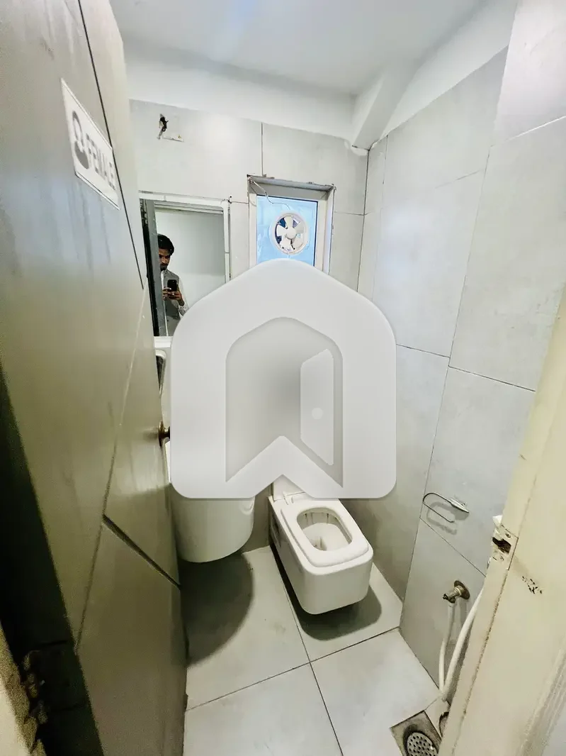 Blue Area Office For Rent Prime Location, photo 12