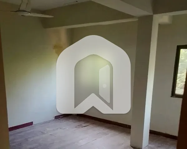 1600 Square Feet Office Ideally Situated In F-10, photo 3