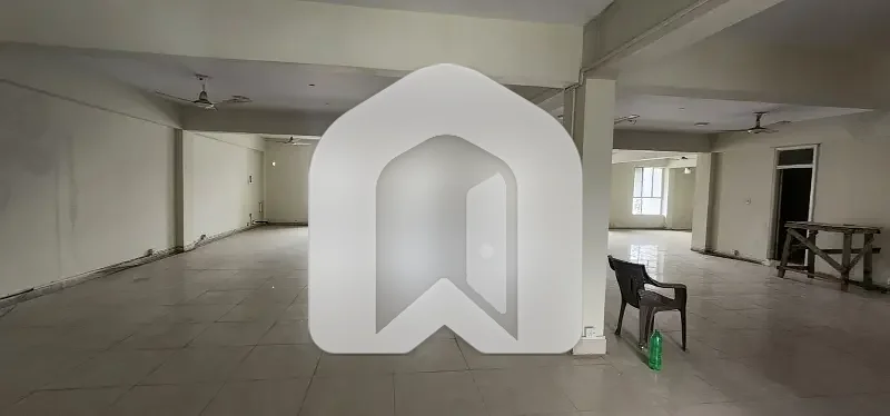 4000 SQFT OFFICE FOR RENT IIN F-8 MARKAZ, photo 3