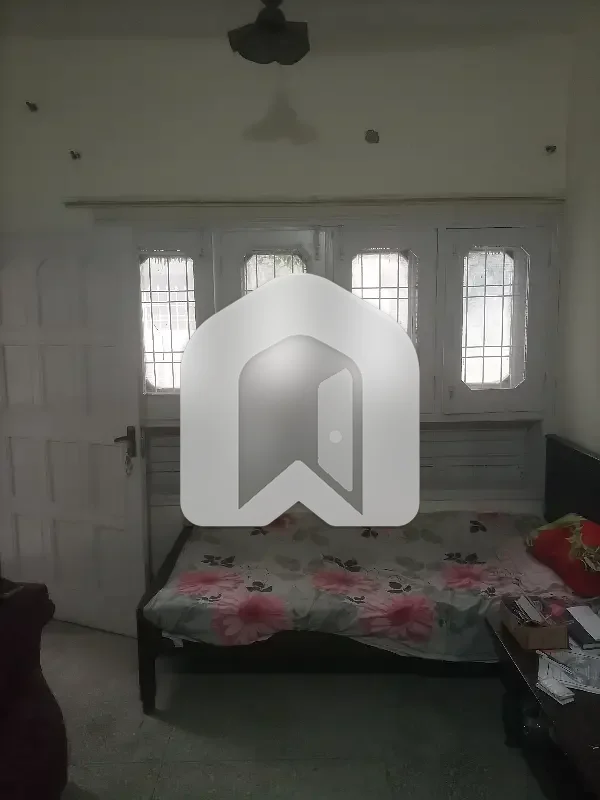 BIG ROOM AT GROUND WITH BATHROOM FOR SMALL FAMILY