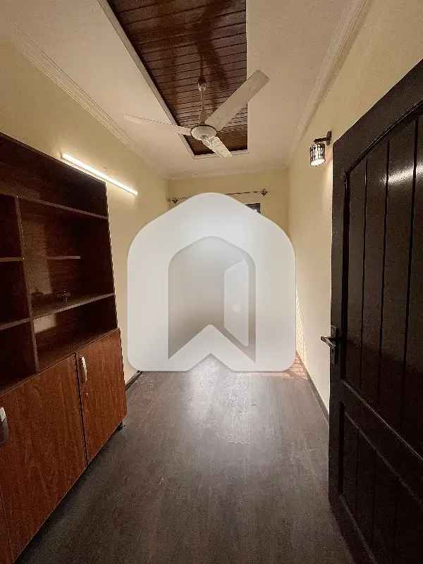 Title: 1 Kanal Ground Floor Portion for Rent 3 Master Bedrooms, Parking & All Facilities, photo 5