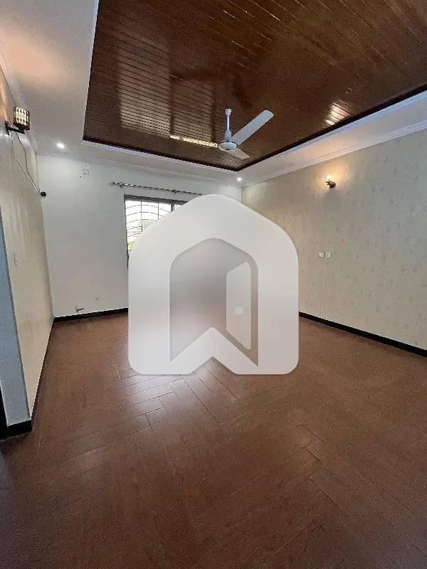 Title: 1 Kanal Ground Floor Portion for Rent 3 Master Bedrooms, Parking & All Facilities, photo 8
