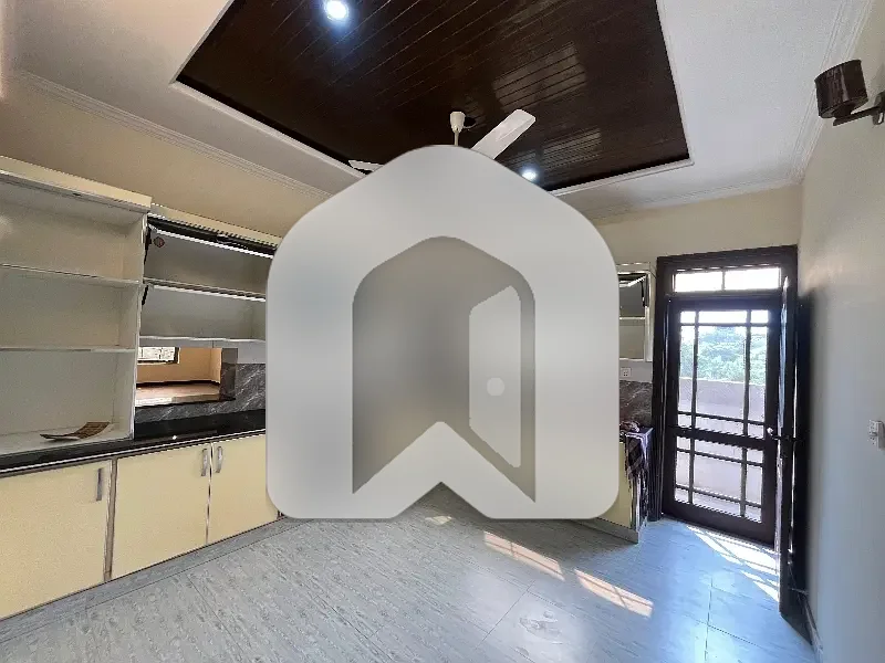 Title: 1 Kanal Ground Floor Portion for Rent 3 Master Bedrooms, Parking & All Facilities, photo 4