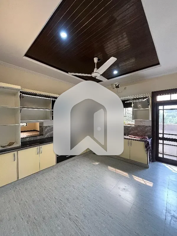 Title: 1 Kanal Ground Floor Portion for Rent 3 Master Bedrooms, Parking & All Facilities, photo 6