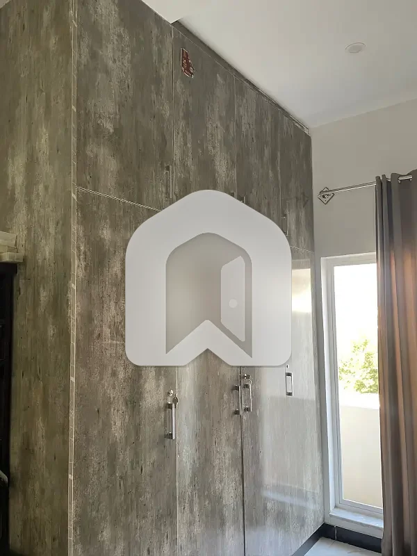 GULBERG RESIDENCIA 10M OPEN BASEMENT AVAILABLE FOR RENT, photo 8
