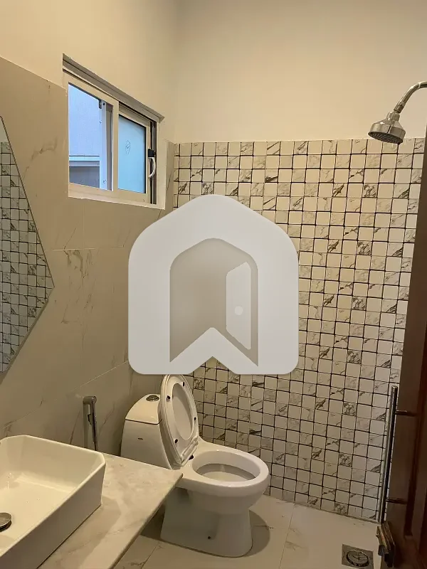 GULBERG RESIDENCIA 10M OPEN BASEMENT AVAILABLE FOR RENT, photo 5