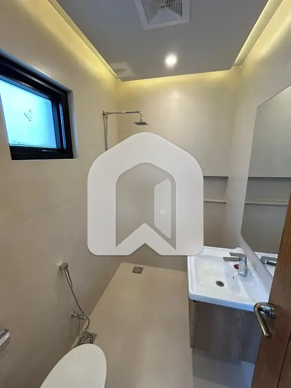 E-11 Islamabad 10Marla Ground Portion For Rent 3bed with washroom Drawing Dining Tvl Kichen parking Gas Electric, photo 4