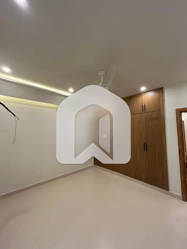 E-11 Islamabad 10Marla Ground Portion For Rent 3bed with washroom Drawing Dining Tvl Kichen parking Gas Electric, photo 8