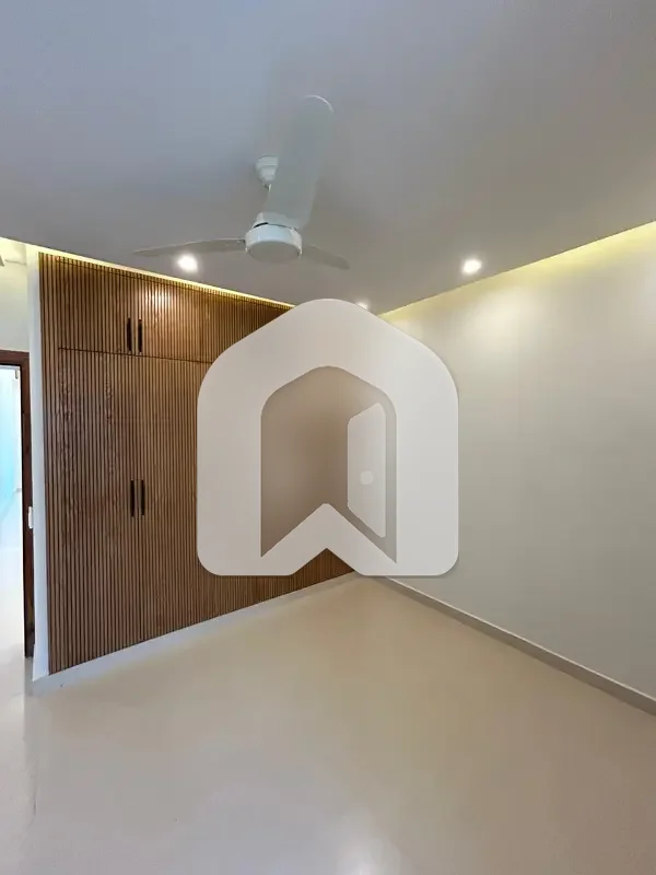E-11 Islamabad 10Marla Ground Portion For Rent 3bed with washroom Drawing Dining Tvl Kichen parking Gas Electric, photo 9