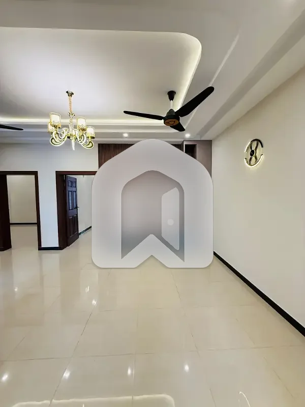 E-11 ISLAMABAD 1kanal Ground Portion For Rent 3bed With Washroom Drawing Dining Tvl Kichen Parking Gas Electric, photo 11