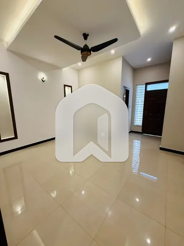 E-11 ISLAMABAD 1kanal Ground Portion For Rent 3bed With Washroom Drawing Dining Tvl Kichen Parking Gas Electric, photo 5