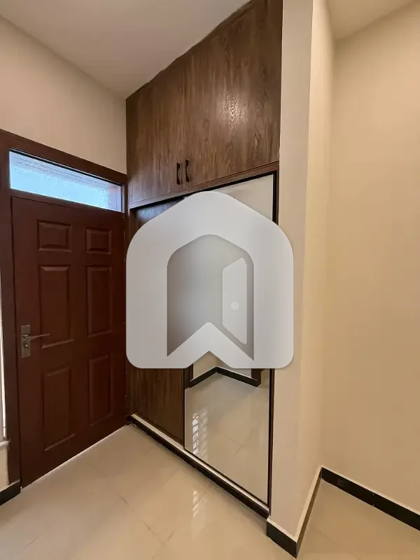 E-11 ISLAMABAD 1kanal Ground Portion For Rent 3bed With Washroom Drawing Dining Tvl Kichen Parking Gas Electric, photo 6