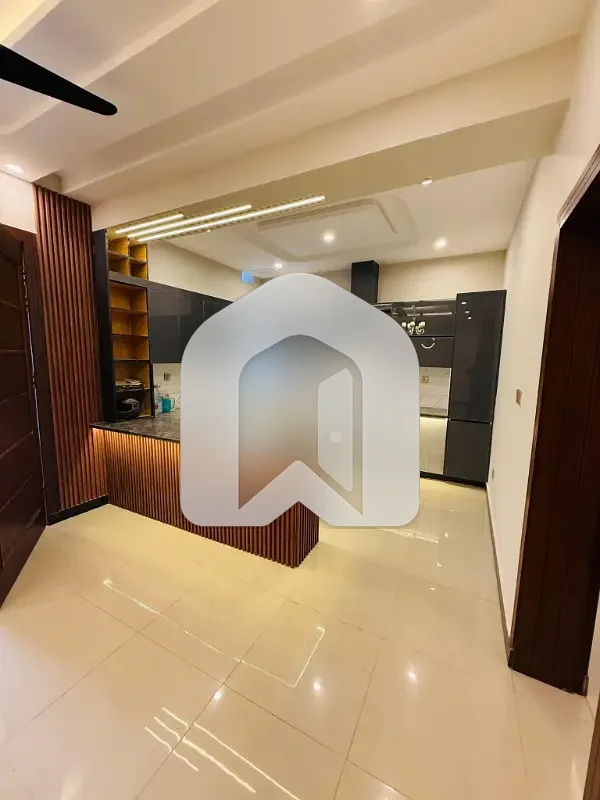 E-11 ISLAMABAD 1kanal Ground Portion For Rent 3bed With Washroom Drawing Dining Tvl Kichen Parking Gas Electric, photo 3