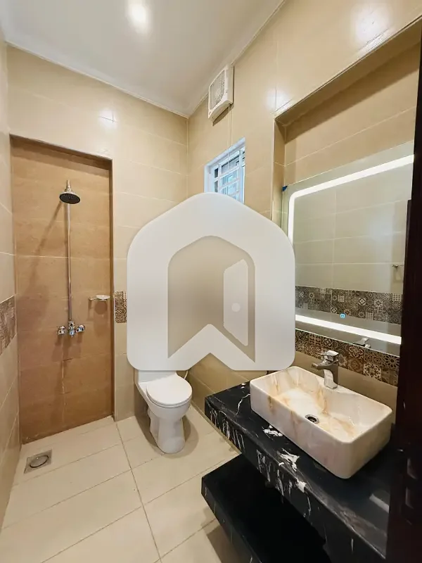 E-11 ISLAMABAD 1kanal Ground Portion For Rent 3bed With Washroom Drawing Dining Tvl Kichen Parking Gas Electric, photo 9