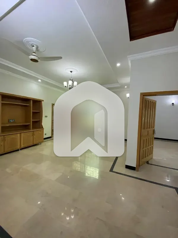E-11 ISLAMABAD 14marla Ground Portion For Rent 3 Bed With Washroom Drawing Dining Tv Lounge Kichen Parking Gas Parking, photo 9