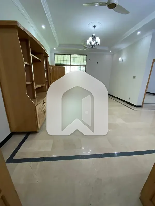 E-11 ISLAMABAD 14marla Ground Portion For Rent 3 Bed With Washroom Drawing Dining Tv Lounge Kichen Parking Gas Parking, photo 6