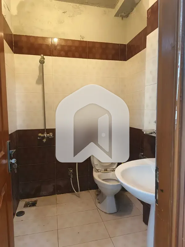 E-11 ISLAMABAD 14marla Ground Portion For Rent 3 Bed With Washroom Drawing Dining Tv Lounge Kichen Parking Gas Parking, photo 15